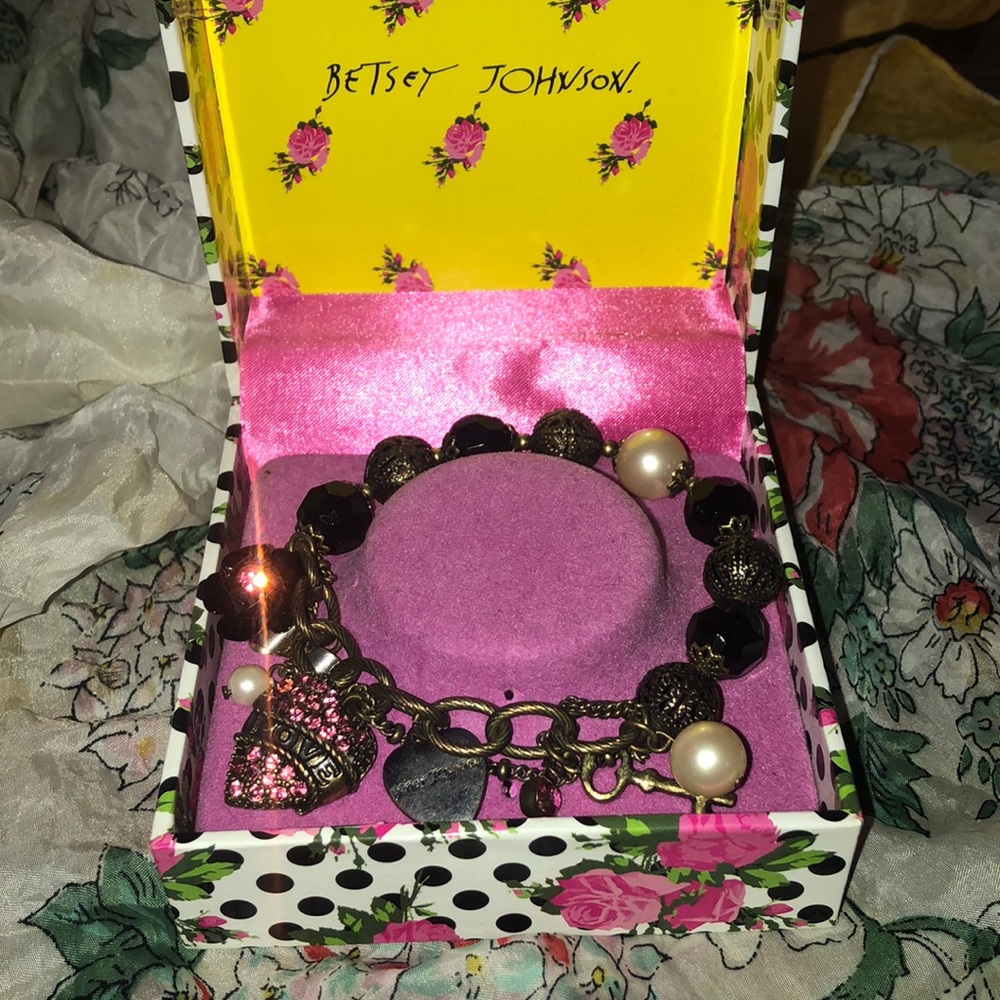 Cute little Betsey Johnson charm bracelet!